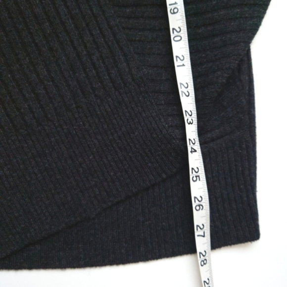 VINCE Yak Wool Cocoon V-Neck Sweater Dolman Sleeve Charcoal Asymmetrical Small - Picture 8 of 12